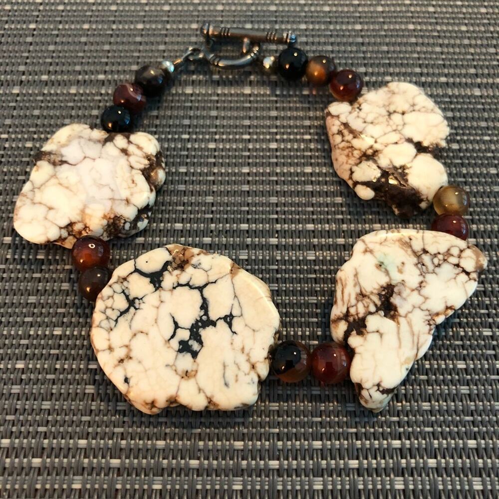 🎊H•P🎊 White Turquoise & Brown Jade Bracelet - Picture 2 of 4